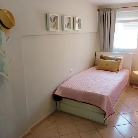 Amazing Maisonettes In Apartment *