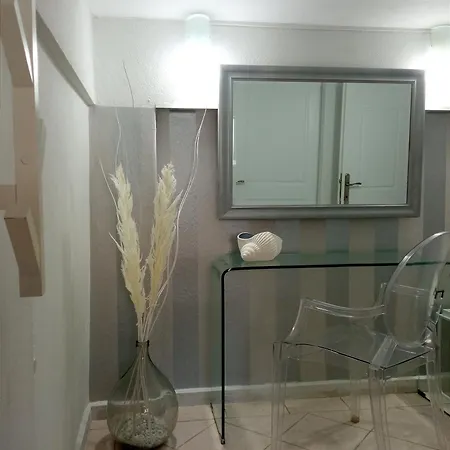 Amazing Maisonettes In Apartment *