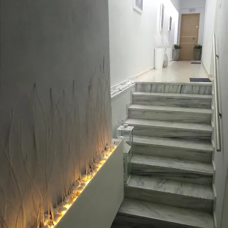 Amazing Maisonettes In Apartment *